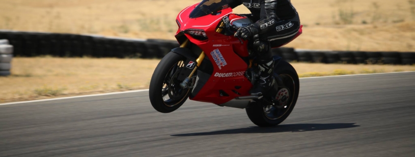 Can Akkaya, Superbike-Coach during track drill session