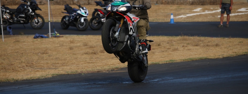 Superbike-Coach wheelie course student