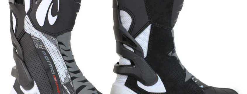 We proudly announce that Forma Boots USA has become a sponsor of the Superbike-Coach Corp. Headcoach Can Akkaya will be using their new MotoGP racing boot